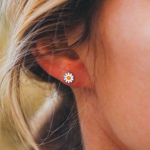 Pura Vida Daisy Earrings
